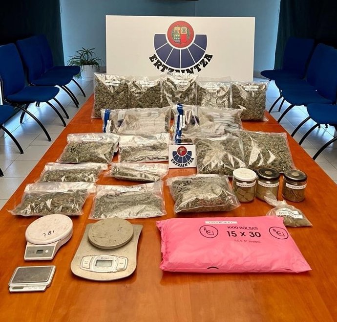 Droga incautada en la operación policial.