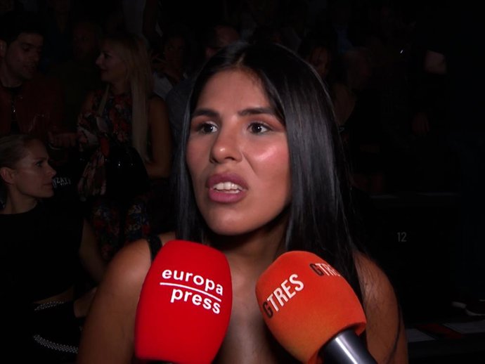 ISA PANTOJA EN EL DESFILE DE HANNIBAL LAGUNA