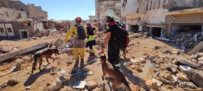 Bomberos del Ayuntamiento de Valncia intensifican la búsqueda de supervivientes en Libia