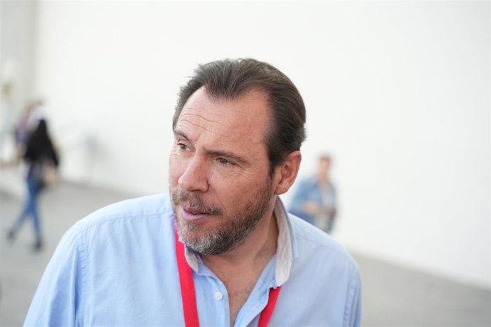 Archivo - El secretario general del PSOE de Valladolid, y alcalde de Valladolid, Óscar Puente, a su llegada a la celebración de la Conferencia Municipal del Partido Socialista, en la Ciudad de las Artes y las Ciencias, a 15 de abril de 2023, en Valencia