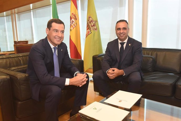 El presidente de la Junta, Juanma Moreno, y el presidente de la Diputación de Granada, Francisco Rodríguez.