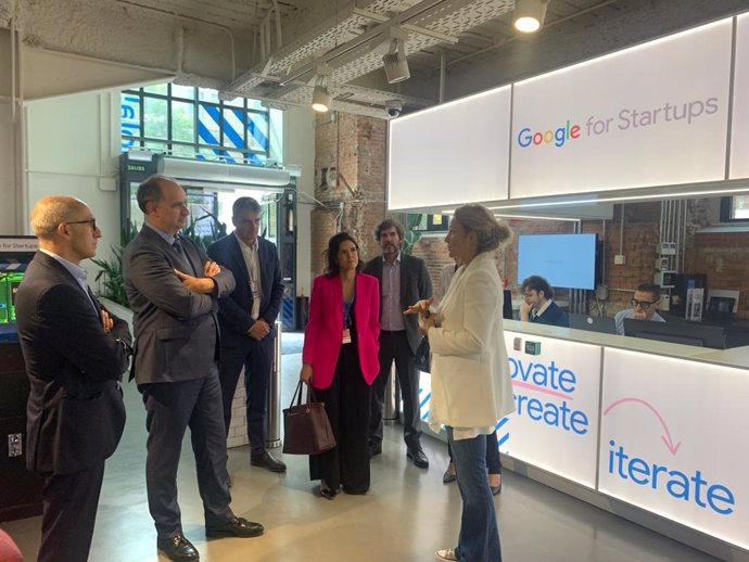 El consejero de Digitalización, Miguel López-Valverde, visita la sede del Google Campus for Startups