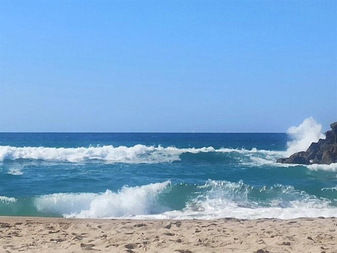 Archivo - Playa donostiarra de la Zurriola.