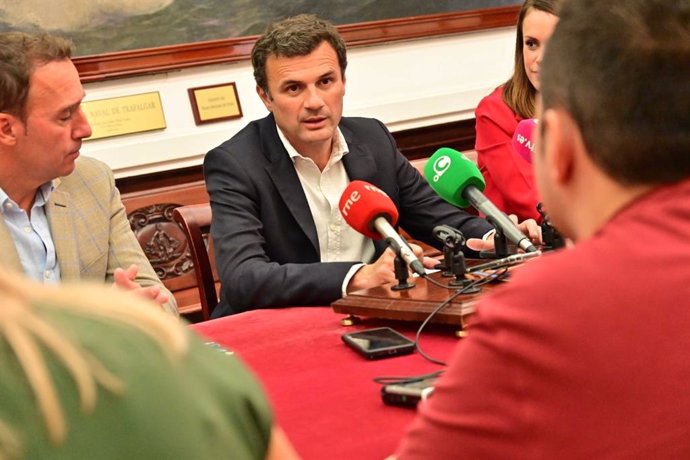 El alcalde de Cádiz, Bruno García, en rueda de prensa.
