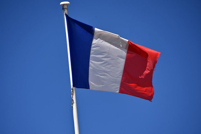 Archivo - March 16, 2023, Marseille, France: A France flag is seen flying atop the Courthouse.