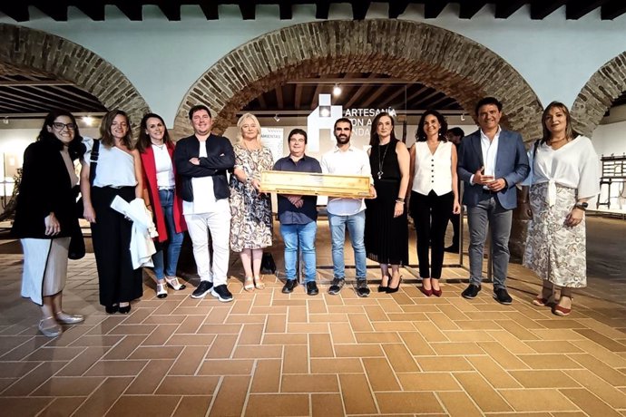 La exposición Artesanía con A de Andalucía lleva la riqueza artesanal andaluza a Cádiz