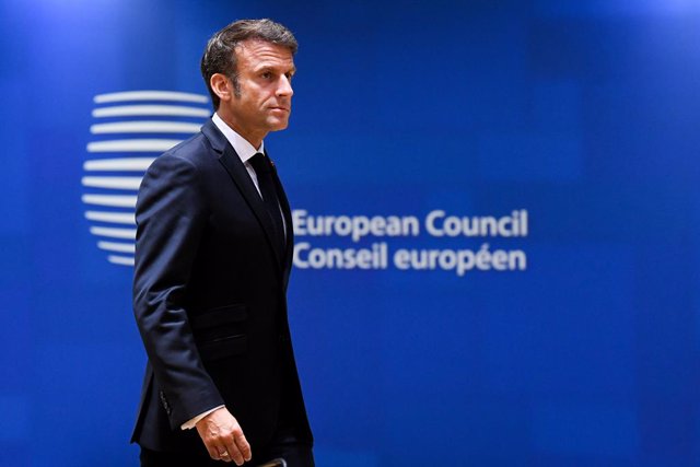 Archivo - FILED - 30 June 2023, Belgium, Brussels: French President Emmanuel Macron attends the second day of the European Council Summit, at the EU headquarters in Brussels. Photo: -/European Council/dpa - ATTENTION: editorial use only and only if the cr