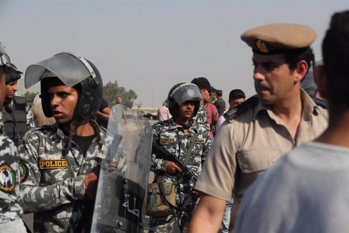 Archivo - Agentes de Policía en El Cairo, Egipto