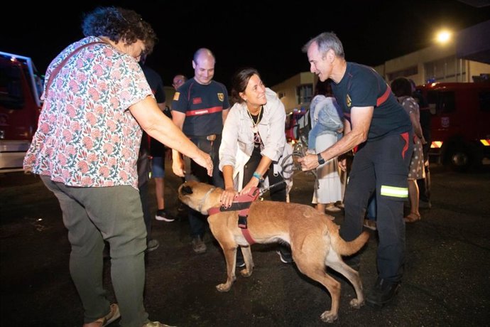 Los bomberos de Zaragoza llegan al Parque 1, tras participar en las labores de rescate en Marruecos.