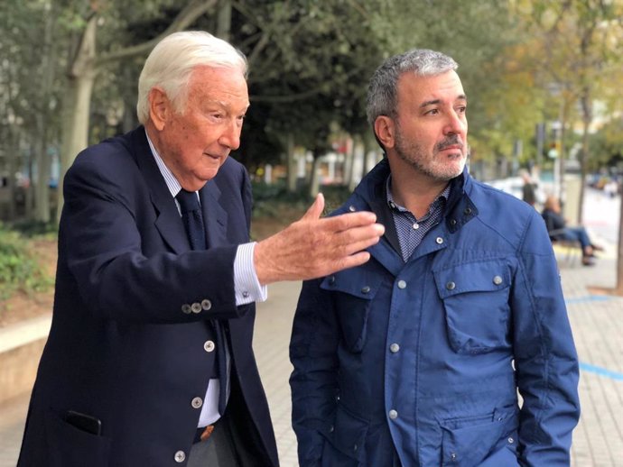 El empresario farmacéutico y mecenas cultural Antoni Vila Casas junto al alcalde de Barcelona, Jaume Collboni