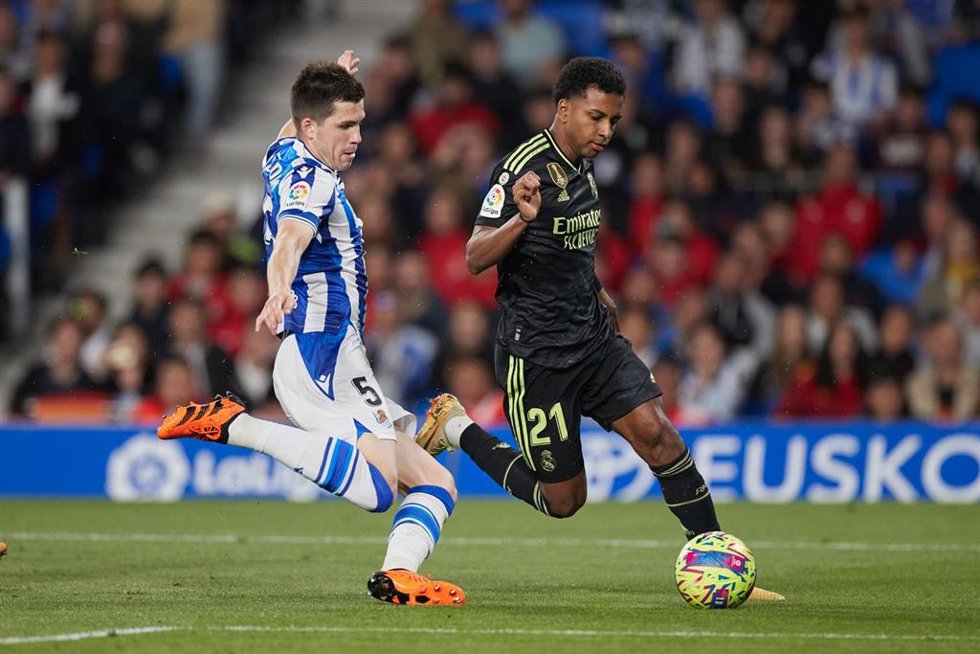Archivo - Rodrygo e Igor Zubeldia en el Real Sociedad-Real Madrid de la pasada temporada en LaLiga EA Sports