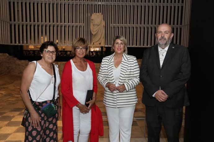 La alcaldesa Noelia Arroyo recibió a la coordinadora de la guía Lucrezia Ungaro en el Foro Romano de Cartagena