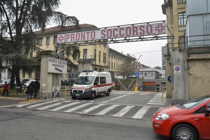 Archivo - February 25, 2020, Turin, Italy: An ambulance leaves the Molinette hospital in Turin..Italy is battling the world's second-most deadly virus outbreak after China and has imposed a virtual lockdown on the north of the country, Italian Prime Min