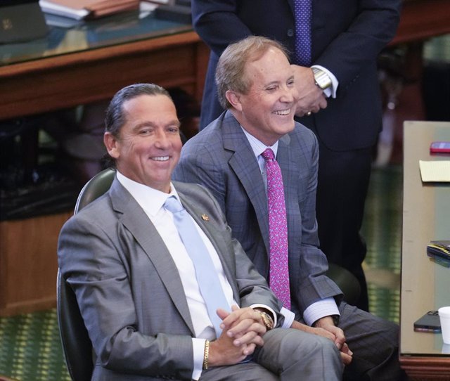 September 16, 2023, Austin, TX, United States: Texas Attorney General KEN PAXTON smiles while he sits sits with his lawyers TONY BUZBEE and MITCH LITTLE before testimony on September 15, 2023.  Paxton will be reinstated as Texas Attorney General after sur