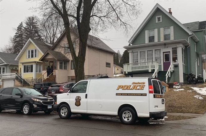 Archivo - April 20, 2022: Five people were found dead inside a Duluth, Minnesota, home, at right, on Wednesday, April 20, 2022, after police received a report of a male experiencing a mental health crisis, authorities said.
