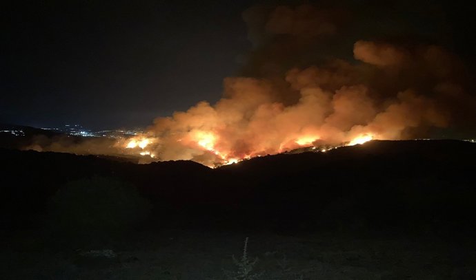 Vista del incendio forestal de la zona de Canillas, en el témino municipal de Algeciras.