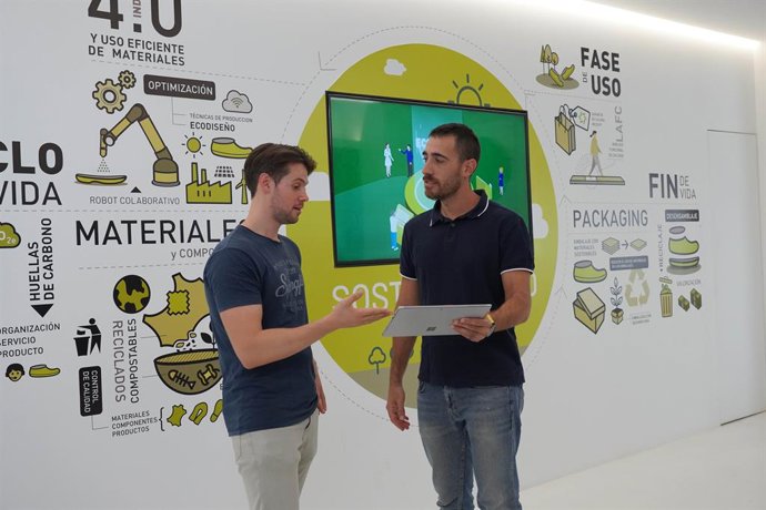 Los investigadores de Inescop Adrián Amat (izquierda) y Borja Mateu (derecha), que forman parte del proyecto PASS4SHOES