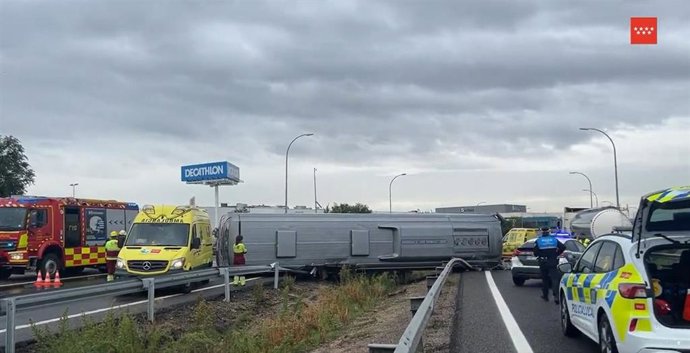 Vuelca un autobús sin pasajeros en la A-3