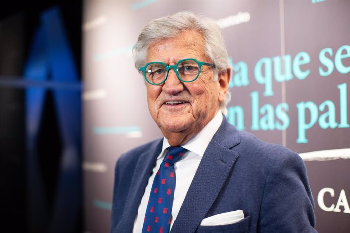 Archivo - El presentador de radio y televisión y escritor, Pepe Domingo Castaño, en la presentación de su libro Hasta que se me acaben las palabras, en la sala ámbito cultural de El Corte Inglés de Callao, a 20 de enero de 2022, en Madrid (España).