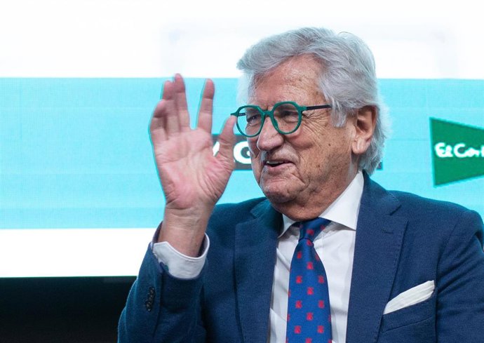 Archivo - El presentador de radio y televisión y escritor, Pepe Domingo Castaño, en la presentación de su libro Hasta que se me acaben las palabras