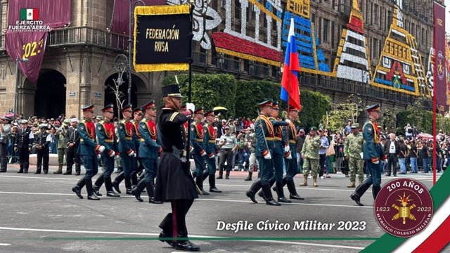 Militares rusos en el desfile por la independencia mexicana