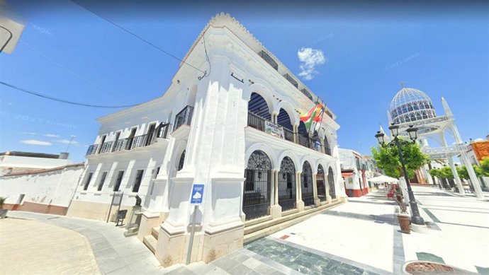 Fachada del Ayuntamiento de Almonte, en una foto de archivo.