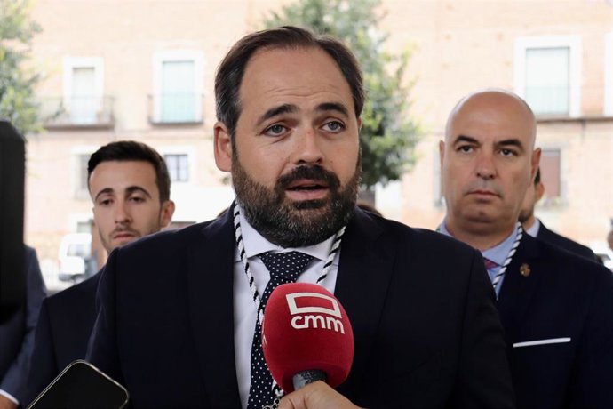 El presidente del Partido Popular de Castilla-La Mancha, Paco Núñez, en la misa a Nuestra Señora de la Soledad en Fuensalida.