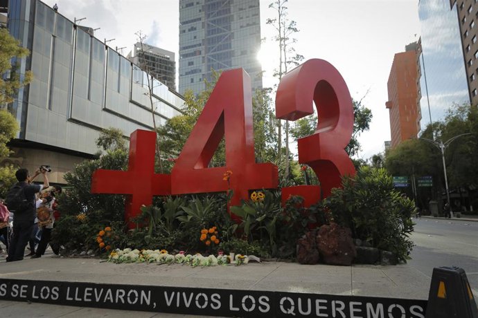 Archivo - Protesta en recuerdo de los 43 normalistas de Ayotzinapa