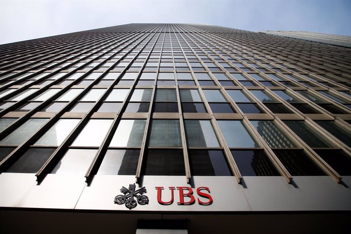 Archivo - March 22, 2023, NEW YORK, NEW YORK, USA: View of the UBS Financial Services bank in New York City.