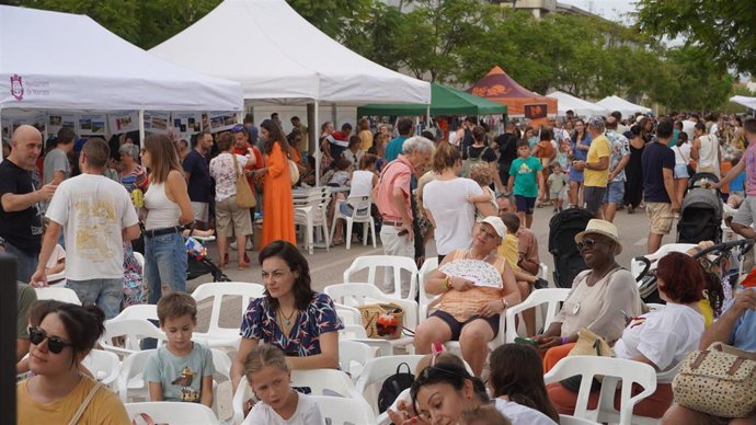 Un gran número de familias visitan este domingo el 'Artetxí', un nuevo mercadillo artesanal en Marratxí