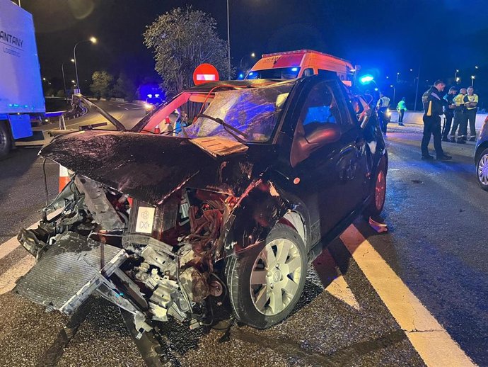 Un hombre de 40 años en estado muy grave después de salir despedido de su coche tras un accidente en Madrid