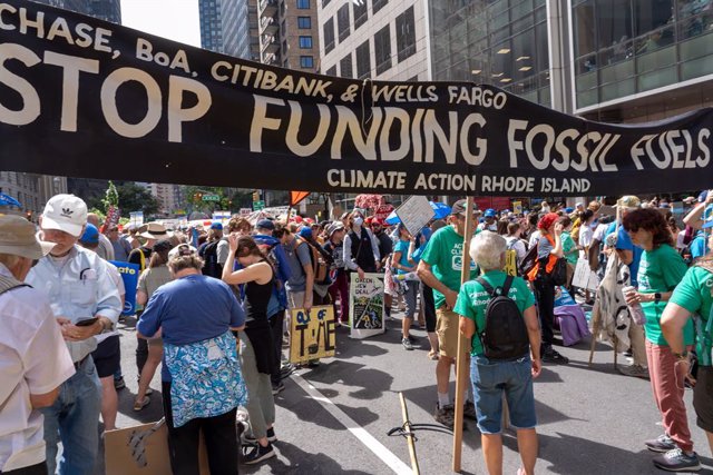 September 17, 2023, New York, New York, United States: (NEW) Thousands march in New York to demand that Biden 'end fossil fuels' Amid U.N. Climate Summit. September 17, 2023, New York, New York, USA: Thousands of activists, indigenous groups, students and