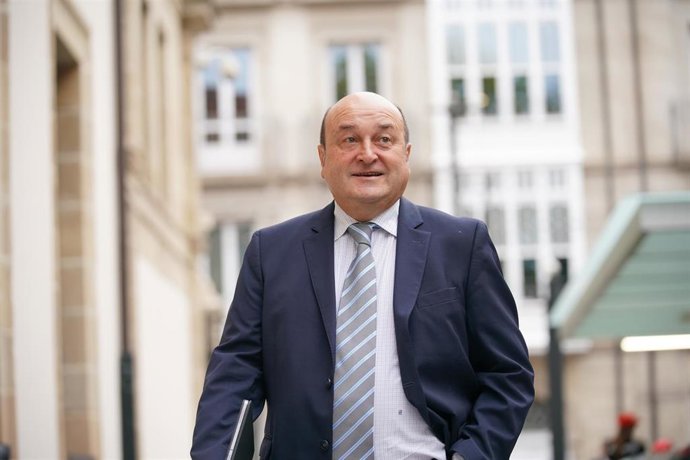 El presidente del EBB de EAJ-PNV, Andoni Ortuzar, a su llegada al último pleno de Política General de la Legislatura del Gobierno vasco, en el Parlamento vasco, a 14 de septiembre de 2023, en Vitoria-Gasteiz, Álava
