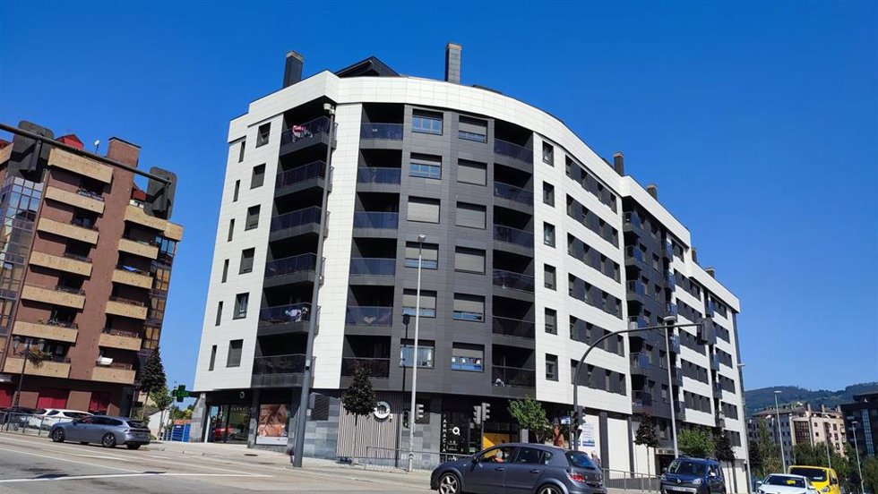 Archivo - Edificio de viviendas, pisos en Oviedo.