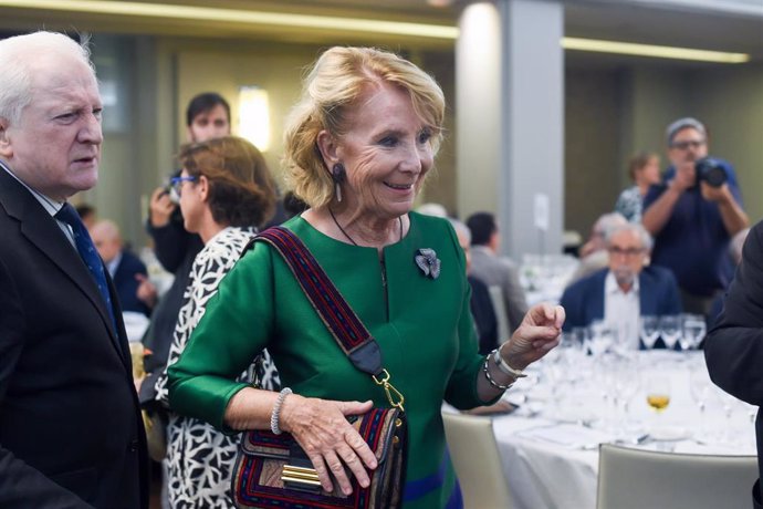 La expresidenta del Senado, Esperanza Aguirre, durante la cena homenaje a Juan José Laborda en el Hotel Meliá Castilla