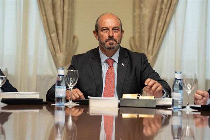 Archivo - El nuevo presidente en el Senado, Pedro Rollán, se reúne con la mesa de trabajo tras la Sesión Constitutiva, en el Senado, a 17 de agosto de 2023, en Madrid (España). El Congreso de los Diputados y el Senado surgidos de las elecciones generale