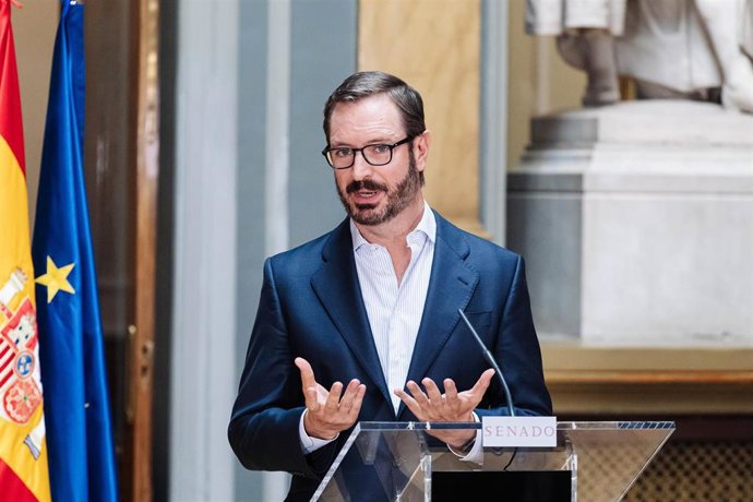 El vicepresidente primero de la Mesa del Senado, Javier Maroto, durante una rueda de prensa tras una reunión de la Mesa del Senado, en el Senado, a 29 de agosto de 2023, en Madrid (España). 