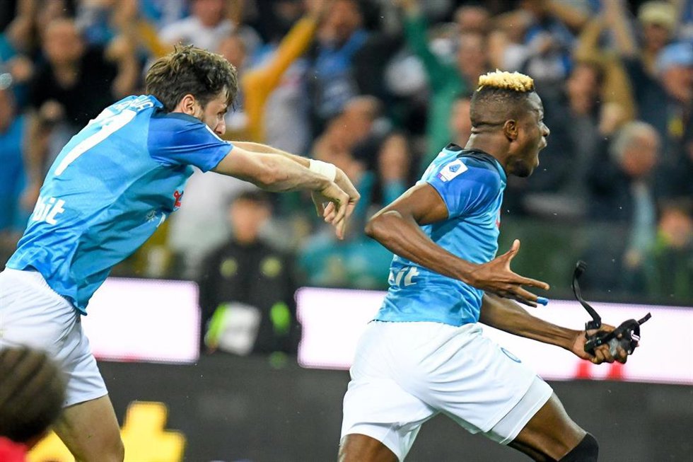 Archivo - Osimhen y Kvaratskhelia celebran un gol con el Nápoles