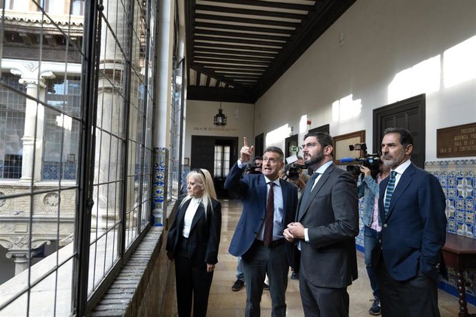 Visita del vicepresidente primero del Gobierno de Aragón, Alejandro Nolasco, en el TSJA.