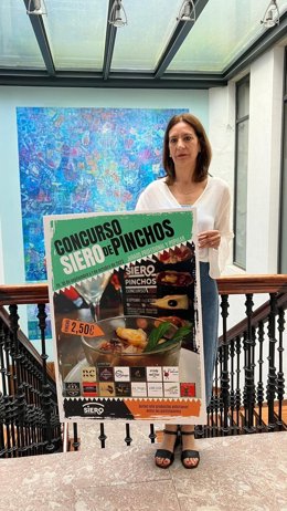 La concejala de Comercio y Hostelería, Movilidad y Transporte Público de Siero, Patricia Antuña, presenta el concurso 'Siero de Pinchos'.