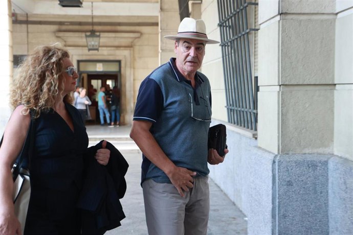 Juan Márquez a su llegada a la Audiencia de Sevilla este lunes