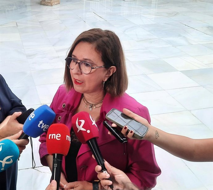 La consejera de Agricultura, Ganadería y Desarrollo Sostenible, Mercedes Morán, en declaraciones a los medios antes de comparecer en comisión en la Asamblea