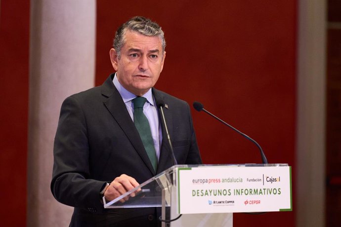 El consejero de Presidencia, Interior, Diálogo Social y Simplificación Administrativa de la Junta de Andalucía, Antonio Sanz, durante los desayunos informativos de Europa Press en la Fundación Cajasol, a 18 de septiembre de 2023 en Sevilla (Andalucía, E