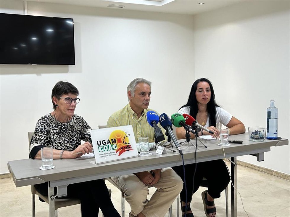 Representantes de UGAM-COAG informan sobre el próximo congreso de esta organización agraria.