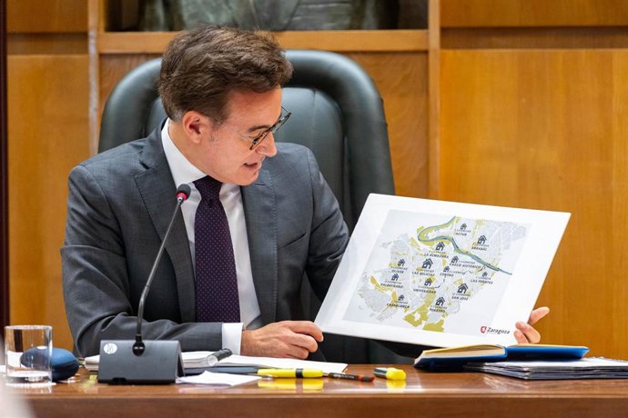 El consejero municipal de Urbanismo e Infraestructuras del Ayuntamiento de Zaragoza, Víctor Serrano