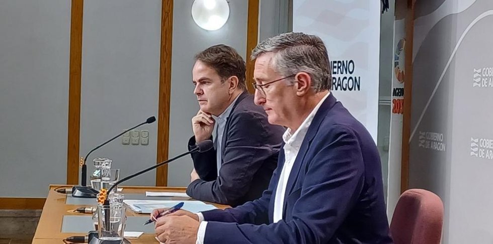 Los consejeros autonómicos Manuel Blasco y Roberto Bermúdez de Castro.