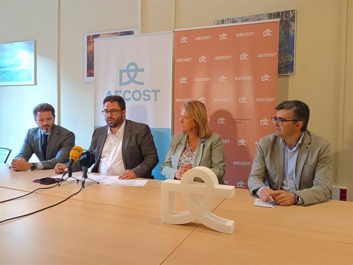 Las Administraciones animan a las pymes de la Costa de Granada a abordar planes de transformación digital.