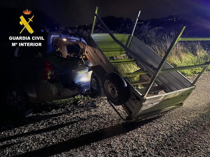 Dos detenidos tras darse a la fuga en Raos con un vehículo sustraido.