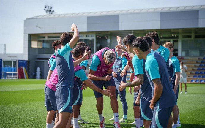Sesión de entrenamiento del FC Barcelona previa al partido contra el Royal Antwerp de la Liga de Campeones 2023/24
