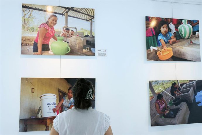 La Diputación de Málaga acoge una muestra sobre cooperación internacional y reconoce a tres cooperantes malagueños